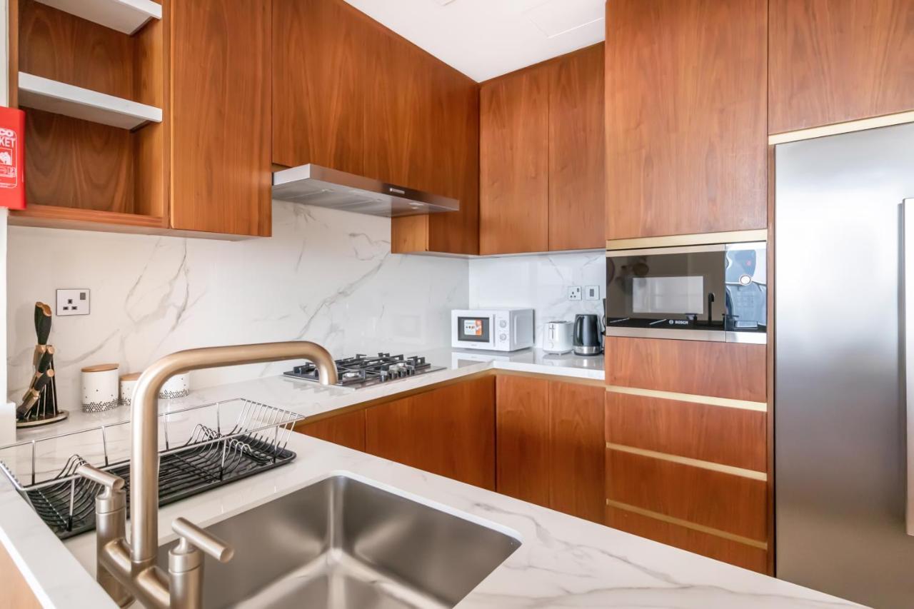 Fam Living - Rp Heights - 3 Mins Walk To Burj Khalifa & Dubai Mall Downtown Dubai Bagian luar foto
