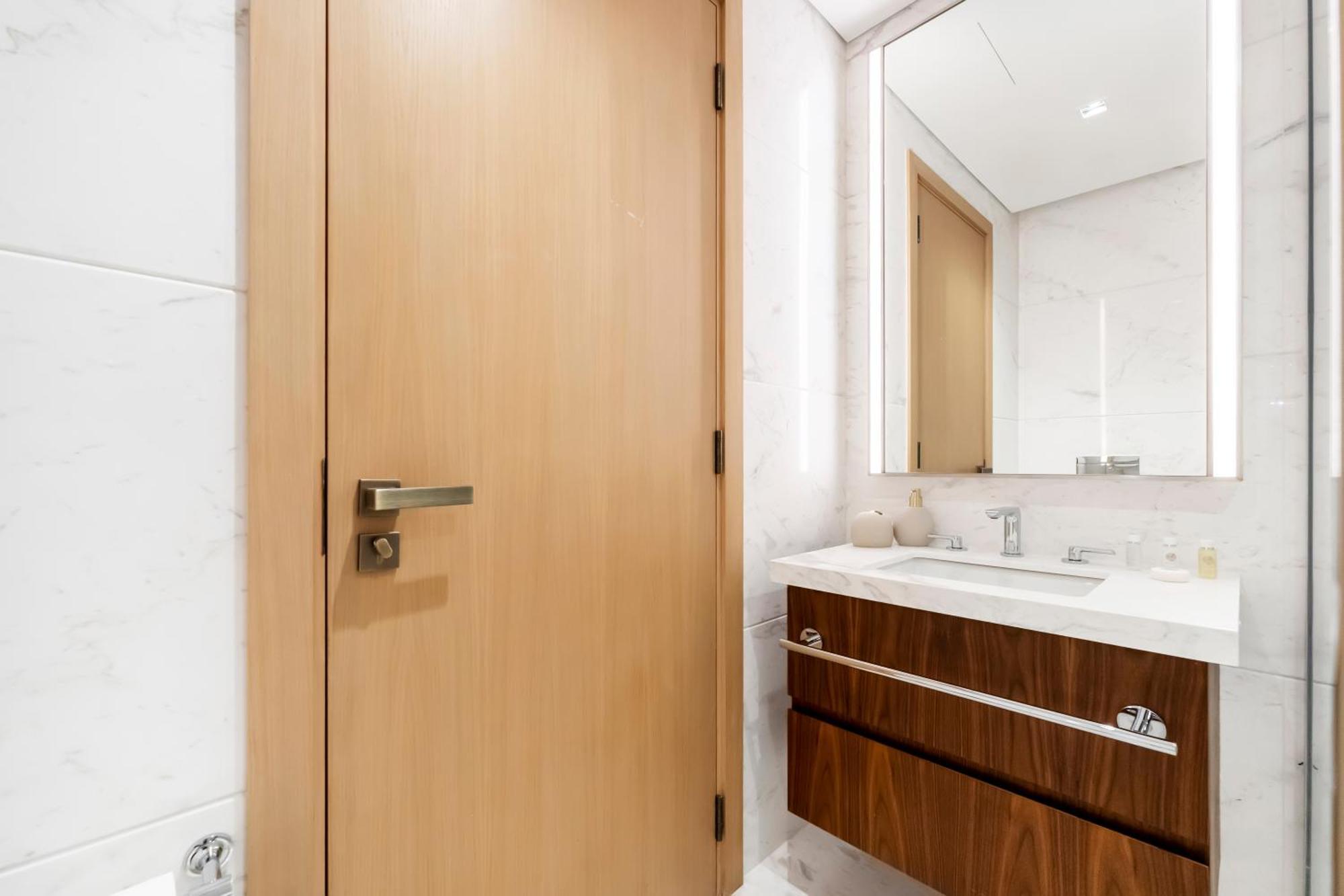 Fam Living - Rp Heights - 3 Mins Walk To Burj Khalifa & Dubai Mall Downtown Dubai Bagian luar foto